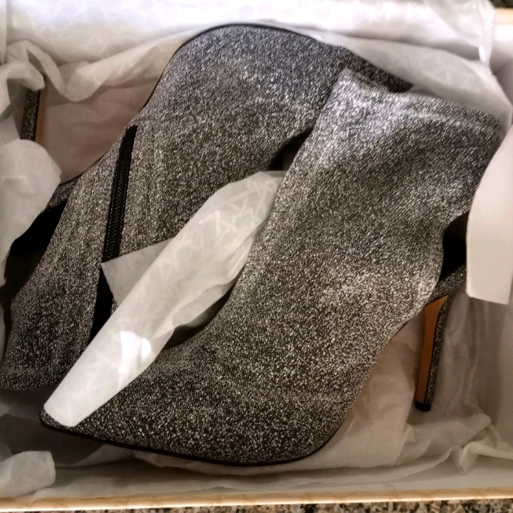 NWT Badgley Mischka Silver Sondra mock boot heels